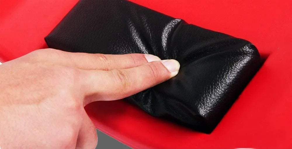 Κοντινό στις θήκες εργαλείων της Automotox ProCreeper 103® – Άμεση πρόσβαση