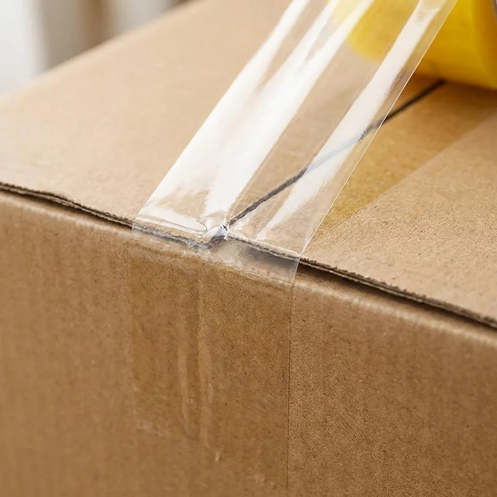 Επαγγελματική χρήση διάφανης ταινίας συσκευασίας σε αποθήκη