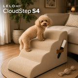 LeLo Pet CloudStep S4 μπεζ σκαλοπάτια σκύλου 4 επιπέδων με μικρόσωμο σκύλο σε χρήση δίπλα σε καναπέ