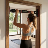 Μονόζυγο πόρτας VSL Sports σε χρήση για pull up σε οικιακό χώρο γυμναστικής